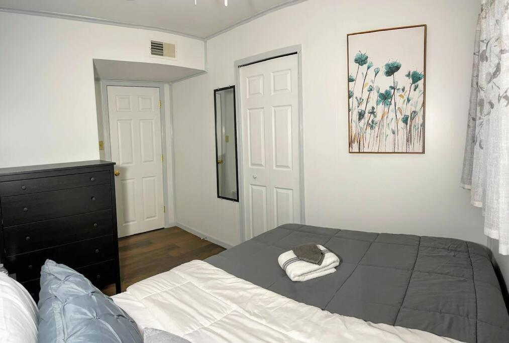 *King Bed/3Bds House Near Naval Base & 6Flags* Apartment Waukegan Exterior photo