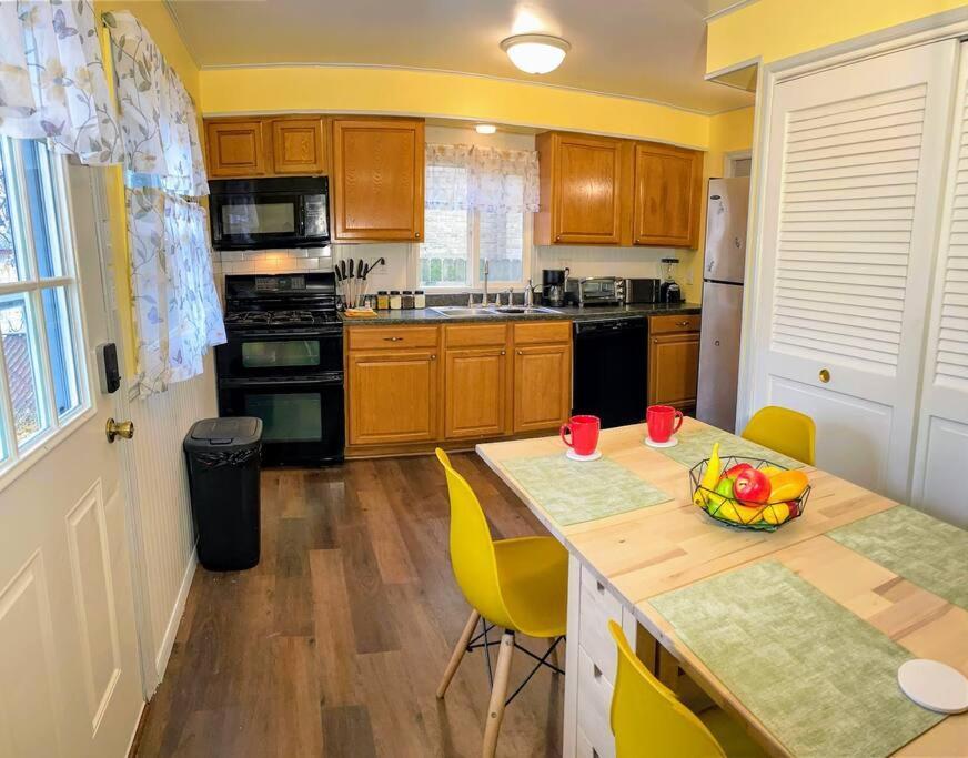 *King Bed/3Bds House Near Naval Base & 6Flags* Apartment Waukegan Exterior photo
